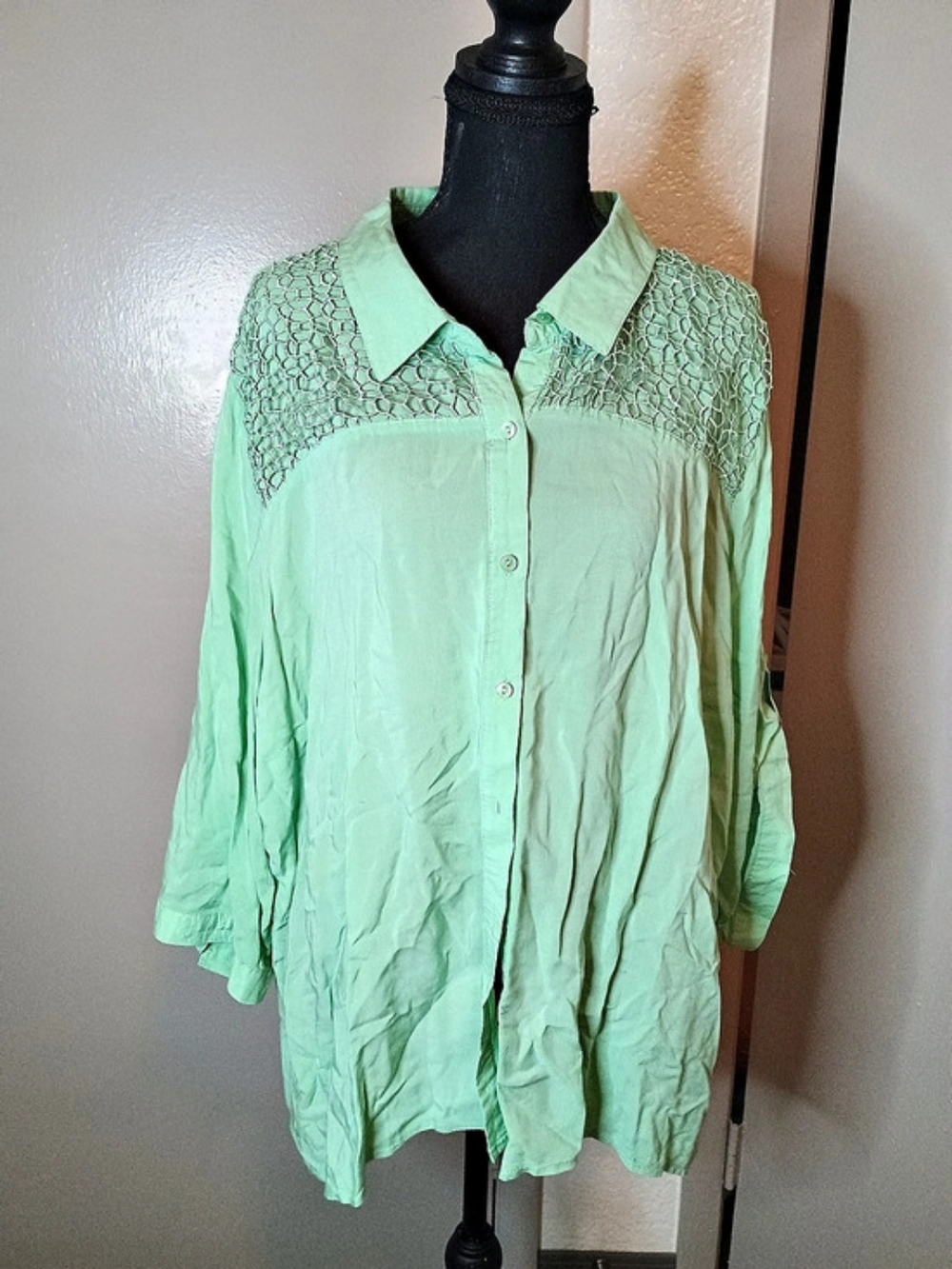 One World Women's Green Lace Yoke Button Down Size 3X